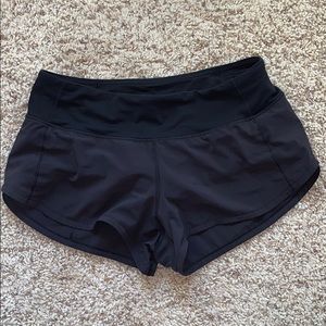 Lululemon Hotty Hot Low Rise Short 2.5”
